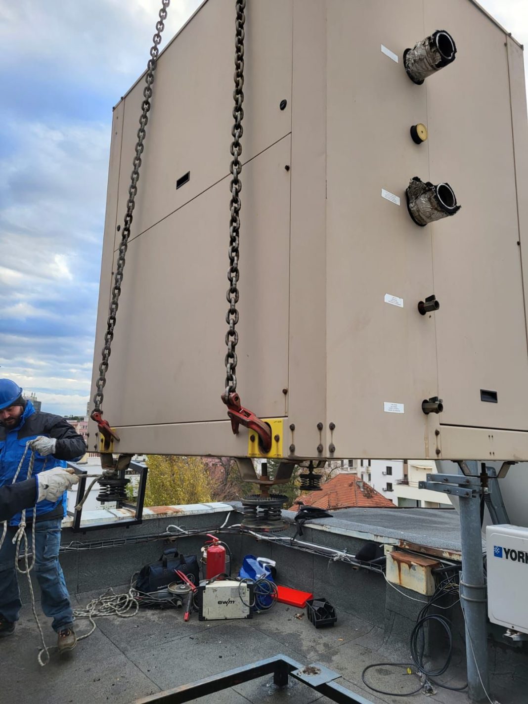Upgrade tehnologic pentru eficiență energetică maximă: Chiller York Amichi